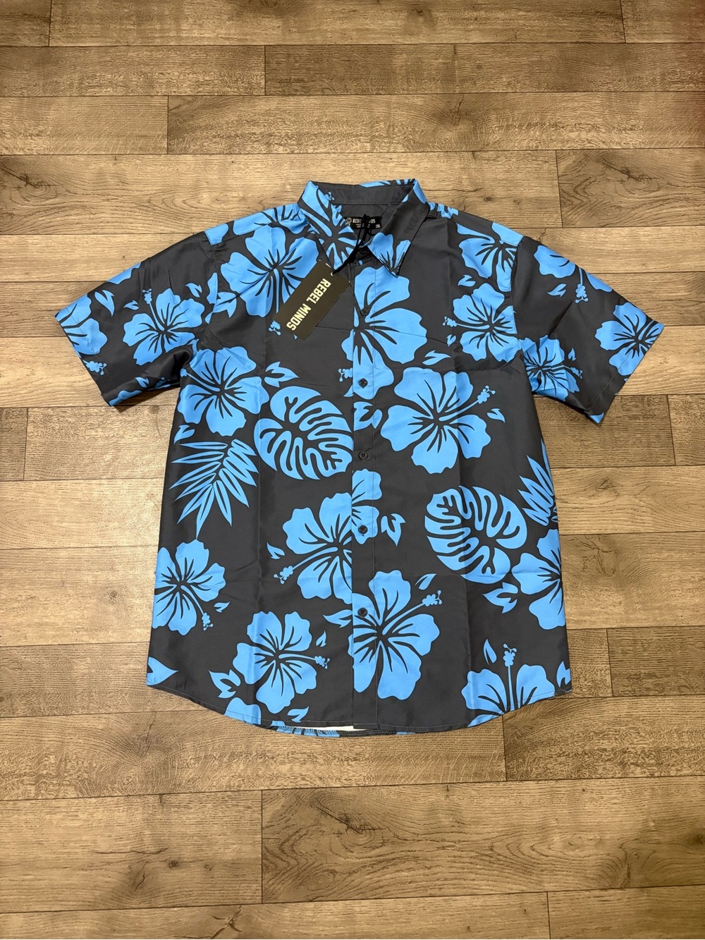 Rebel Minds Gray with Blue Floral Short-Sleeve Casual Button-Down Shirt